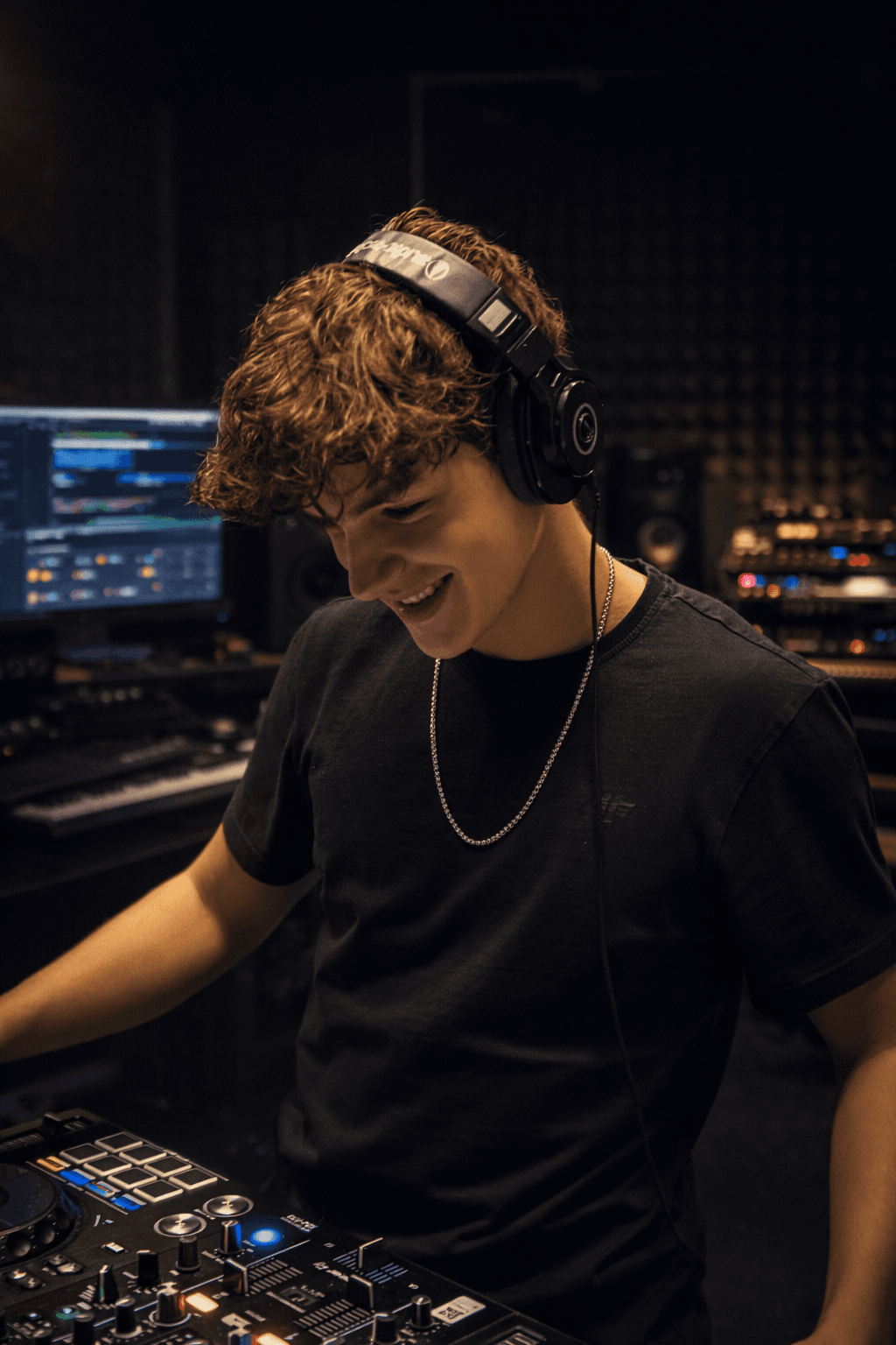 NeumyBeats – Music Producer in Studio